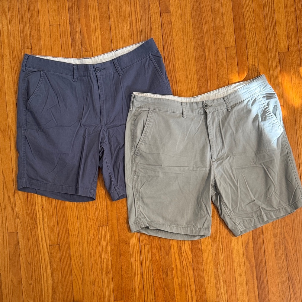 TWO (2) PAIRS OF ST JOHN’S BAY CHINO SHORTS Men’s 40